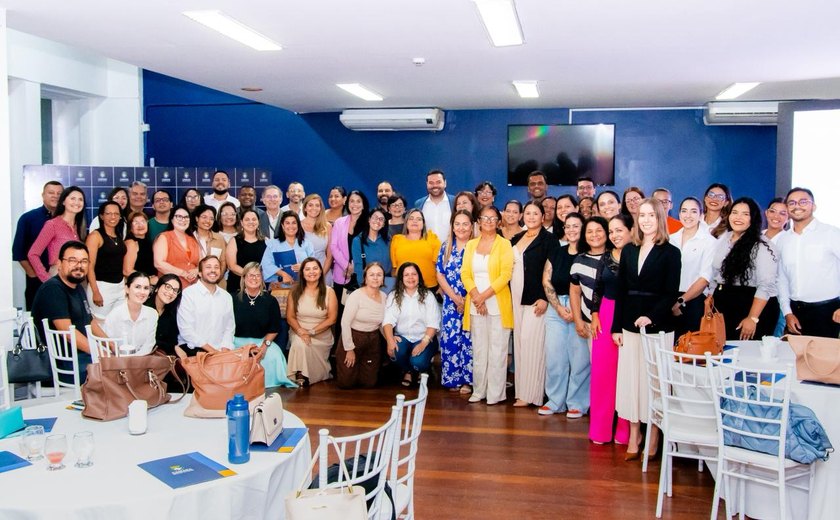 Câmara apresenta programas da Escola do Legislativo a escolas, faculdades e outras instituições