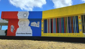Mural 'Ilustre Alagoano: Graciliano Ramos' é inaugurado na Ufal