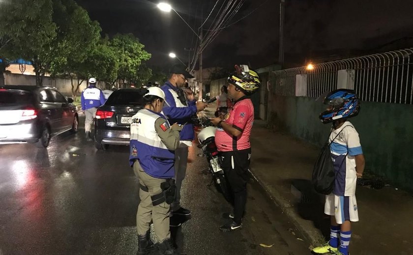 Dois condutores são presos por dirigir embriagados na parte alta de Maceió