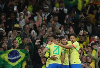 Brasil joga bem e derrota Senegal por 2 a 0 no amistoso em Londres