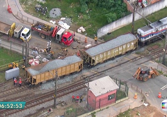Trem descarrila, e Linha-8 tem lentidão em SP