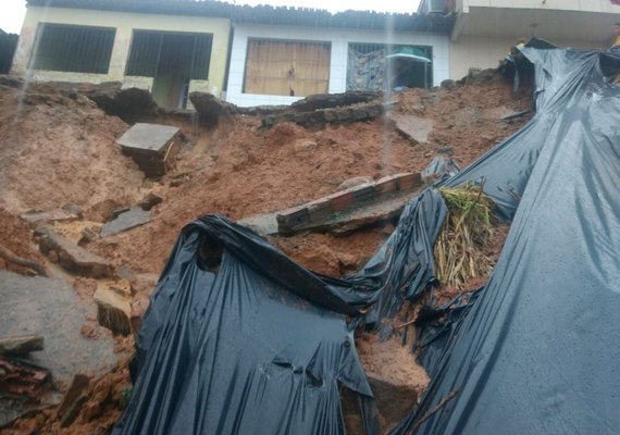 Fortes chuvas e maré alta provocam estragos