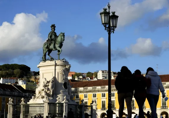 Aumenta o número de imigrantes brasileiros em Portugal que pedem ajuda para regressar ao Brasil