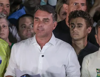 Polícia Federal cancela passaportes de Flávio Bolsonaro