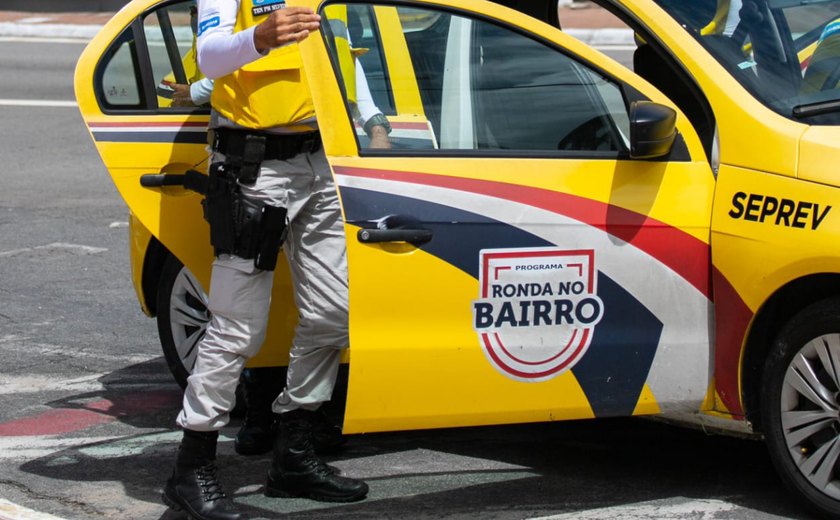 Ronda no Bairro prende na Ponta Verde dupla suspeita de estelionato