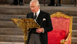 Britânicos apoiam novo rei Charles, desde que ele fique quieto