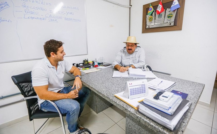 Gilberto Gonçalves assina ordem de serviço para construção de UBS no bairro do Cucau