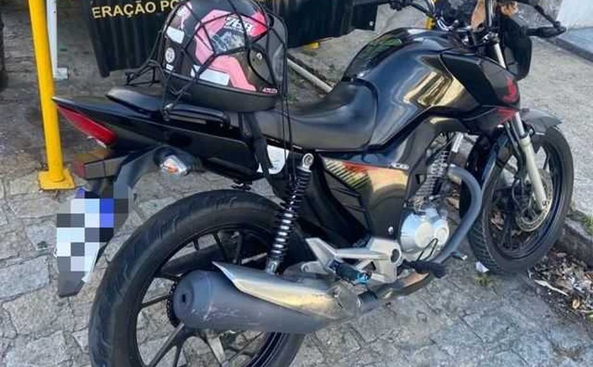Oplit prende acusado e recupera, na Ponta Verde, moto roubada no Jacintinho