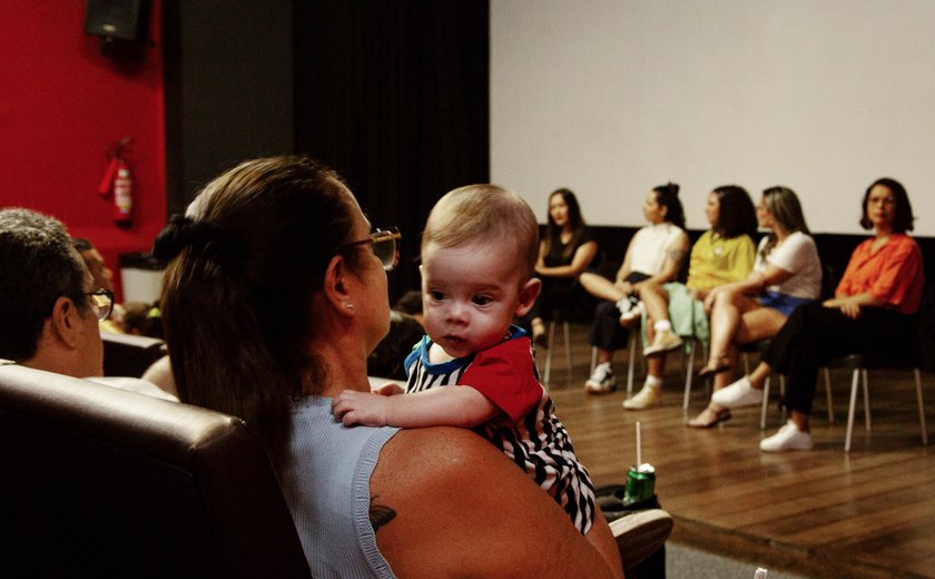 Ninho Cineclube promove primeira sessão de cinema para famílias com bebês