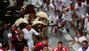 Na Espanha, corrida de touros deixa feridos na festa de São Firmino