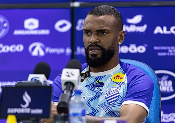 'Sem confiança não se faz futebol', diz lateral Ailton Santos, do CSA