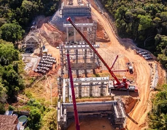 Vice-prefeito e titular da Seminfra vistoria obras da Linha Verde na parte alta