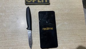 Jovem é preso e adolescente apreendido por roubo em Cruz das Almas