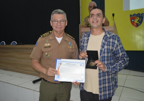 Ator do Sesi/AL é homenageado pela Polícia Militar de Alagoas