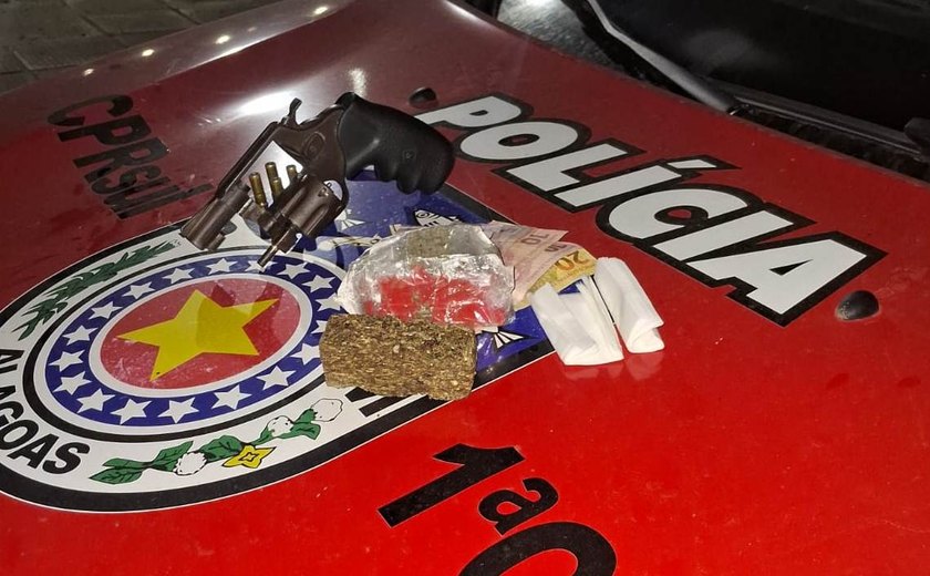 Homem tenta evitar abordagem da PM, mas é flagrado e preso com arma e drogas em Anadia