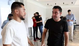 Xavi se emociona na despedida do Al-Sadd após se acertar com o Barcelona