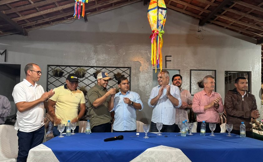 Carpil é contemplada com retroescavadeira e deputado garante mais de R$ 3.3 milhões para social e hospital de Palmeira/AL