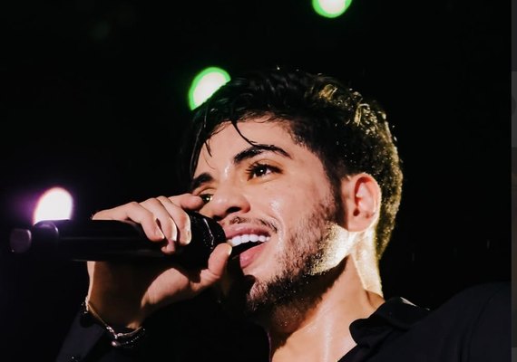 Thiago Freitas encerra São João de Arapiraca com show memorável e declaração de amor a Alagoas