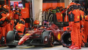 Com dobradinha da Ferrari, Leclerc vence o Grande Prêmio do Bahrein