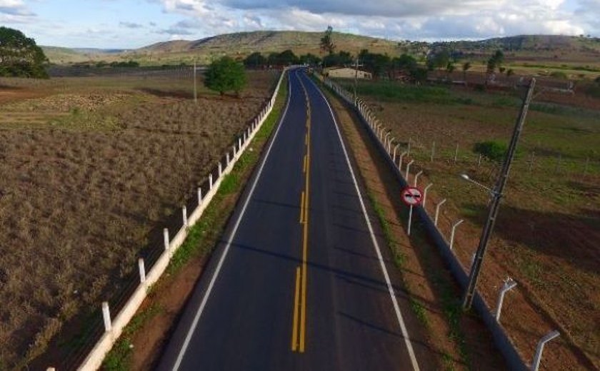 Estado entrega 12 km recuperados do acesso ao município de Feira Grande