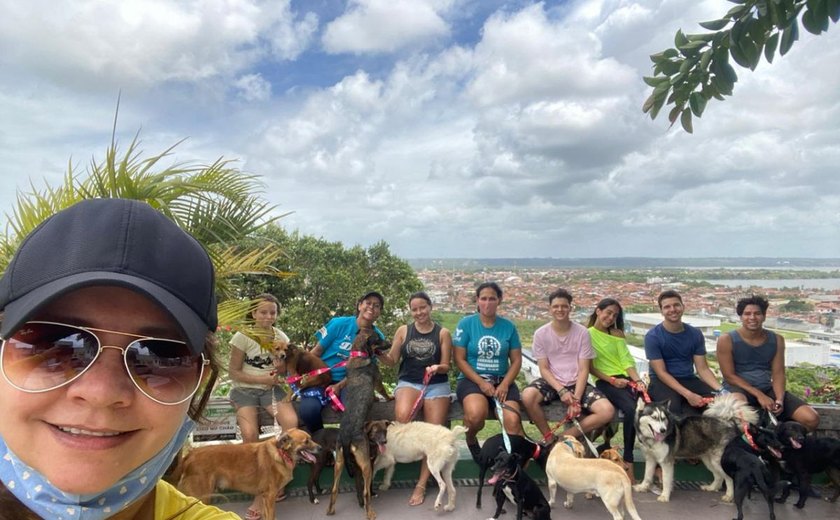 Protetor de animais luta para encontrar novo lar para cerca de 170 cachorros