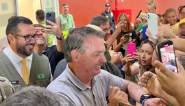 Bolsonaro diz em Maceió que quer voltar à Presidência