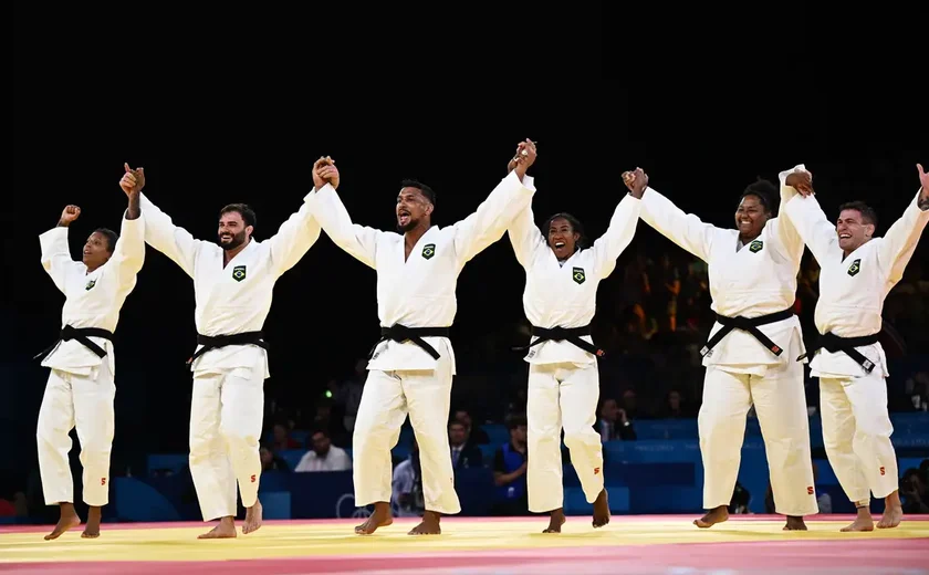 Judô brasileiro fecha Olimpíada com bronze por equipes