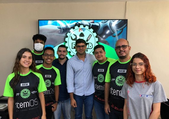Sedetur recebe equipe de robótica do Sesi Alagoas