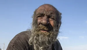 Homem conhecido como 'o mais sujo do mundo' morre no Irã meses depois de tomar banho