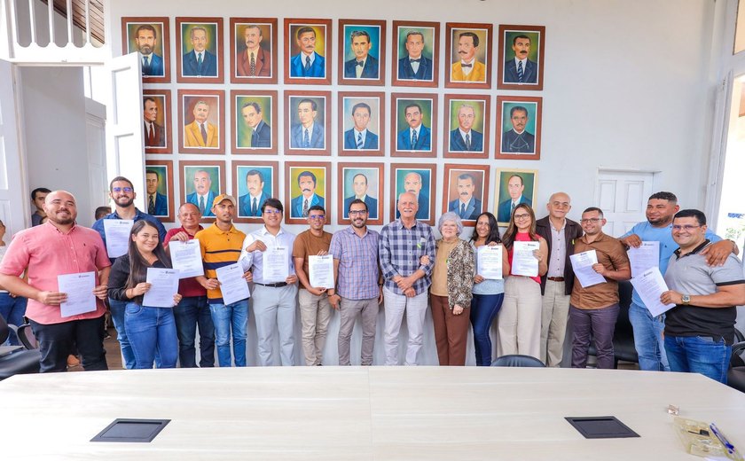 Quebrangulo fortalece serviços públicos com posse de 12 novos concursados