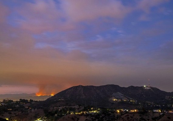 Los Angeles começa a controlar maior incêndio florestal da história da cidade