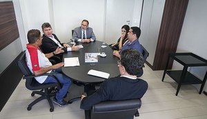 Trabalhadores da Veleiro encerram paralisação após reunião no Tribunal do Trabalho