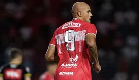 CRB encara o líder Coritiba em duelo marcado por reencontros no Couto Pereira