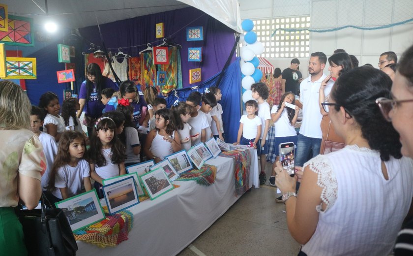 Alunos participam de evento sobre livros escritos por autores de Alagoas