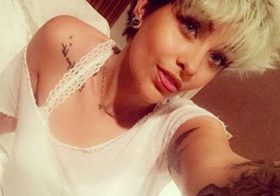 Filha de Michael Jackson vai estrear no cinema em produção com Charlize Theron