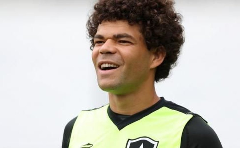 Botafogo está perto de renovar com meia Camilo; empresário confirma