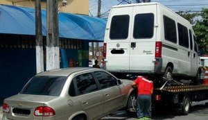 Fiscalização autua veículos irregulares em Maceió