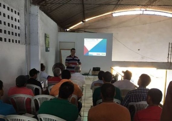 Adeal realiza palestra para criadores sobre cadastro de suínos
