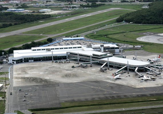 Ministérios pedem apuração sobre possíveis crimes em remoção de mulher de uma aeronave na Bahia