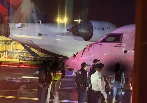 Aviões da Delta batem enquanto taxiavam em aeroporto de Nova York; comissária fica ferida