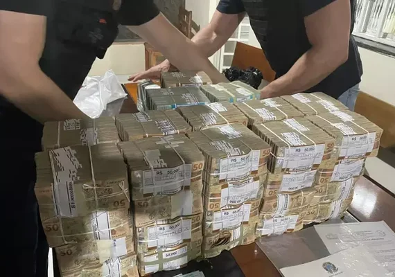 Polícia Federal encontra R$ 3,2 milhões em sacos de lixo