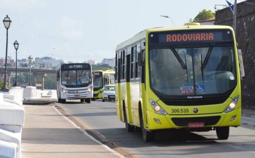 Rodoviários realizam ato no centro de São Luís do Maranhão com apoio de vários movimentos