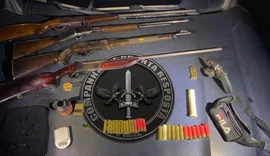 Homem é preso com arsenal de armas e munições durante operação policial em Japaratinga