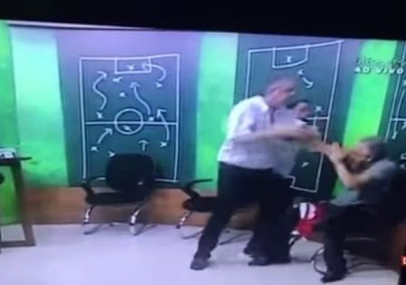 Ex-presidente do Inter agride jornalista ao vivo em programa; assista