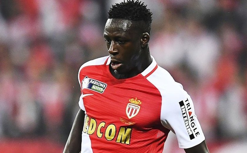 Lateral francês Mendy fecha com o City e é defensor mais caro da história