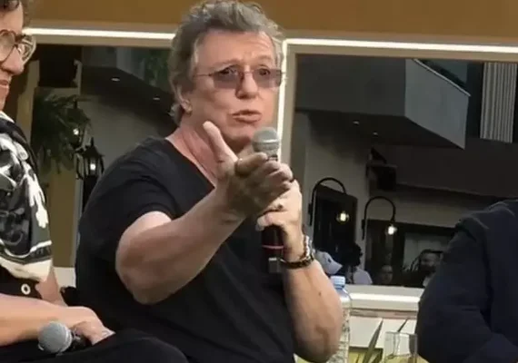 Boninho perde a paciência em coletiva da Record e rebate comparação com BBB