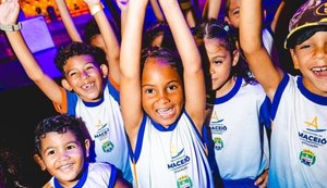 Ação leva crianças da rede pública municipal para dia de diversão no circo