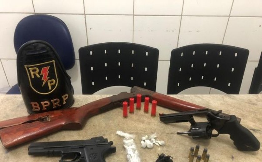 Ação do BPRp apreende revólver, espingarda, simulacro e drogas em Maceió