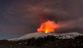 Explosão de cratera do vulcão Etna deixa dez turistas feridos na Itália