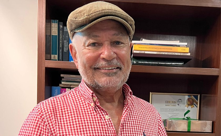 Jornalista Marcelo Firmino lança dia 8 de novembro   o livro Gato Gordo além do telhado na 11ª Bienal